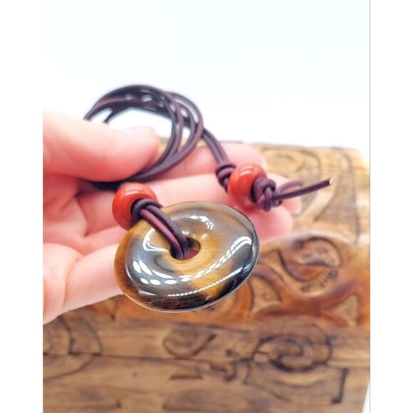 Tigers Eye Necklace Stone Pendant Leather Cord - Picture 2 of 5